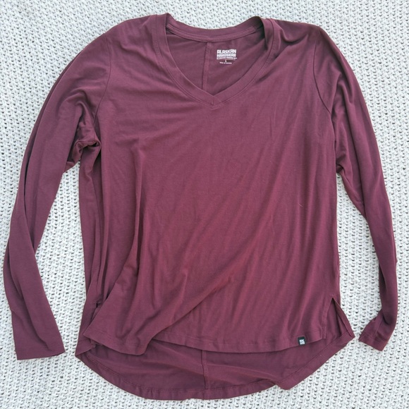Duluth Trading Co Tops - Alaskan Hardgear by Duluth Trading Co Burgundy Long Sleeve Women's Tee Size L